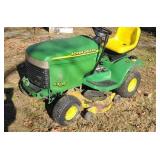 John Deere  LX277  17 hp riding lawnmower runs