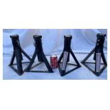 Jacks, max. Capacity 2 ton each