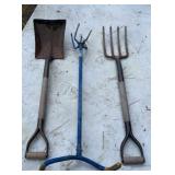 Garden claw, potato fork, shovel