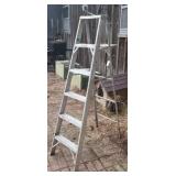 Aluminum step ladder