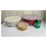 Plastic mixing bowls w lids