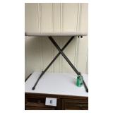 Collapsible folding  table