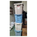 4 Rubbermaid Totes