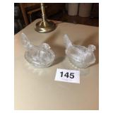 2 GLASS HENS ON NEST (ONE NEST CRACKED