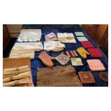 Table Clothes w Napkins, Hot Pads, Placemats