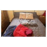 Queen Size Comforter Pillows , and Sheets