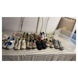 Tote Full Tennis Shoes Mostly 8, Snow Trackers