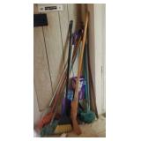 Brooms & mops