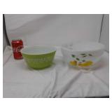 RETRO PYREX BOWL(L) FIREKING (R)