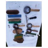 CURRY COMB & BRUSHES