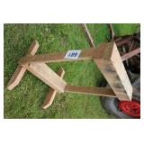 SADDLE STAND