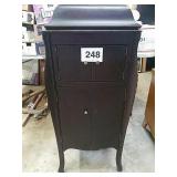 VICTOR TALKING MACHING CO VICTROLA - 43" H X