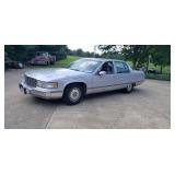 1993 Fleetwood 5.7 L V8 l. Platinum color Light