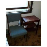 CHAIR:ACCENT TABLE