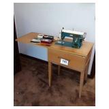RETRO CLASSIC SUPER ZIG ZAG SEWING MACHINE