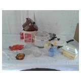ENAMEL POT:CROCK POT:RETRO ASHTRAYS