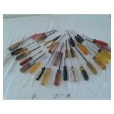 SCREWDRIVERS:NEEDLE NOSE PLYERS