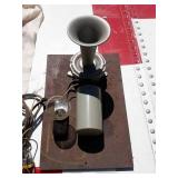 Telephone horn alert