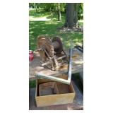 H-D hand crank winch with crank.(cough broken)