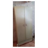 Green metal utility cabinet w/4  shelves