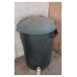 32 gallon Rubbermaid roughneck heavy duty trash