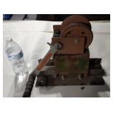 Manual boat trailer winch