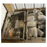 2 totes Mason jars , decorative jars