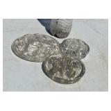 3 Glass Frogs, 2 w chips