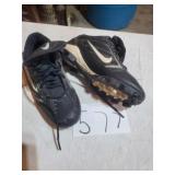NIKE EXPAND BASEBALL CLEATS SIZE 5Y