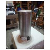 METAL TRASH CAN W/FOOT PEDAL LID