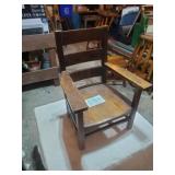 ANTIQUE WOOD CHILDS CHAIR
