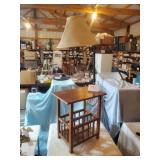 MAGAZINE TABLE W/LAMP
