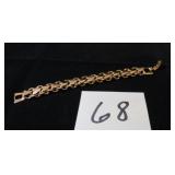 GOLD TONE HEART SHAPED BRACELET