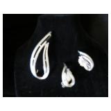 SILVER TONE TEAR DROP PIN WITH MATCHING