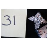 BROOCH W/MEDIUM SIZED RHINESTONE IN