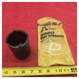 Spindle nut wrench