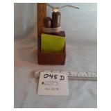 WOODEN POST IT HOLDER
