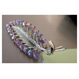 LEAF RHINESTONE BROOCH W/21 PINK