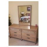 Thomasville dresser 6 drawer with mirrow.