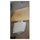 Mattress pad in foam topper