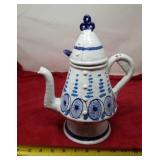 Dealt style teapot blue and white wheel pattern