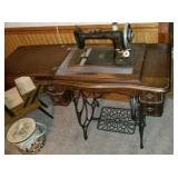 Minnesota Sewing Machine w cabinet