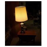 Drop leaf End Table w lamp
