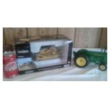 JOHN DEERE TRACTOR:CAT CARRYDOZER 1:50 SCALE