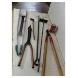 Garden tools pry bar.