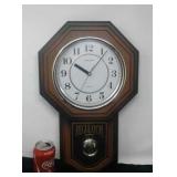 REGULATOR WALL CLOCK:BATTERY OPPERATED-works