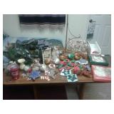 CHRISTMAS DECORATIONS:WREATH