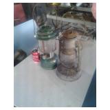 COLEMAN:DIETZ NO.2 BARN LANTERN