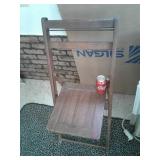 WOODEN FOLDING CHAIR