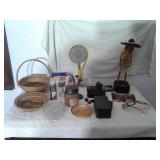 DRESSER MIRROR:DECORATIONS